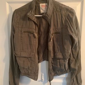 Mossimo Supply Co. light jacket with pockets and zipper front.